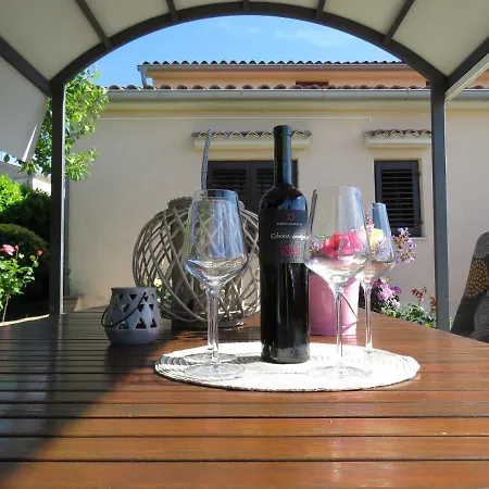Apartament Vita *